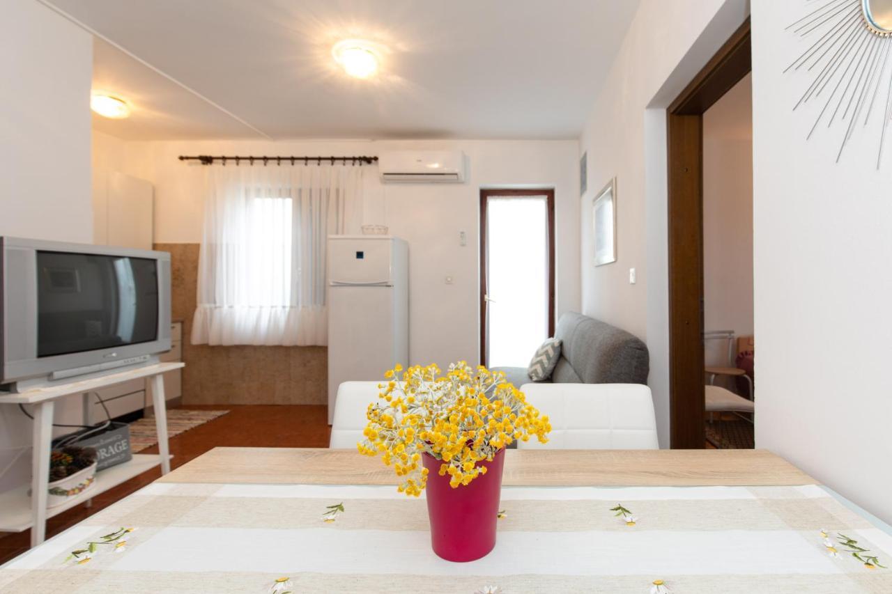 Apartment Drago *Cosy & Close To The Beach! Крк Экстерьер фото