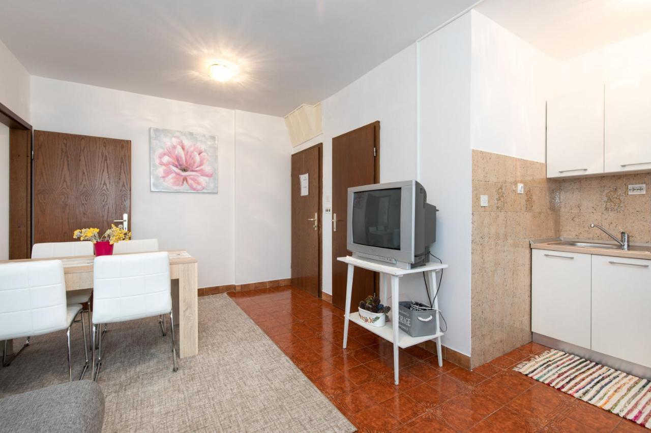 Apartment Drago *Cosy & Close To The Beach! Крк Экстерьер фото